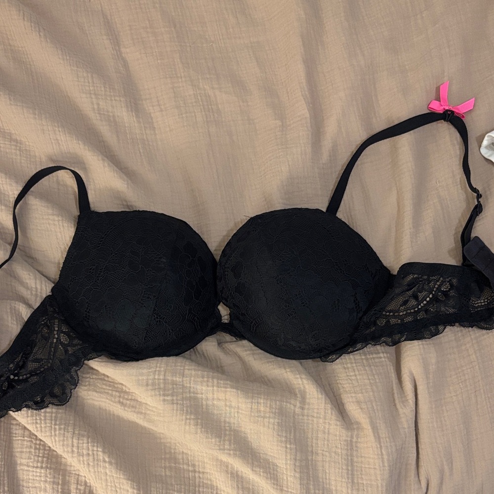 La SENZA Black Lace Bra with Pink Accent - Picture 2 of 3